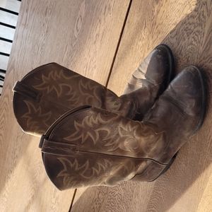 Used Ariat cowboy boots